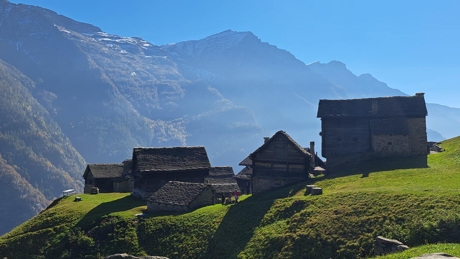 Valle Antigorio. Salecchio Superiore, on the edge of the abyss.