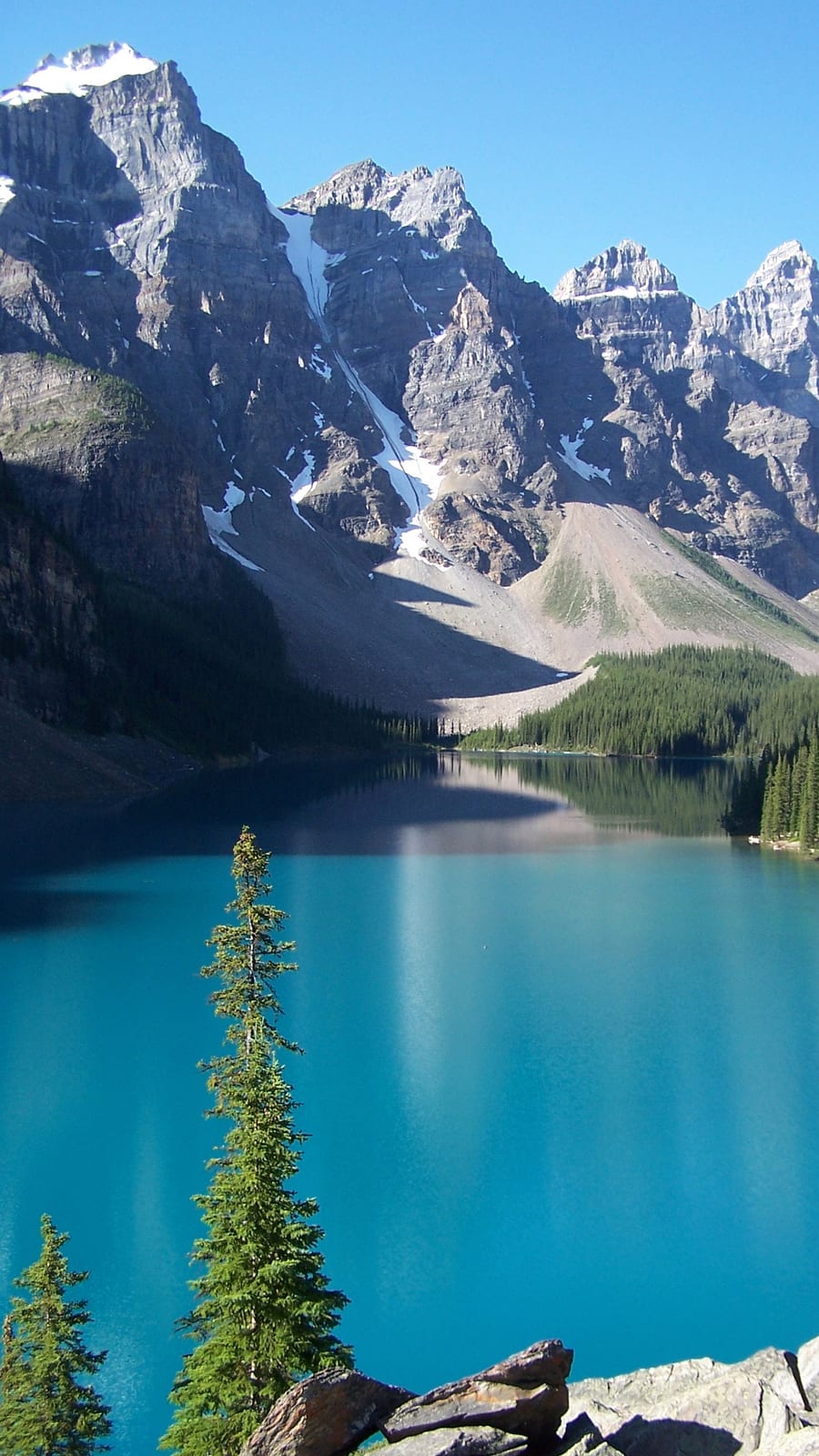 Moraine Lake, Banff. The turquoise waters at the foot of the Valley of the Ten Peaks.