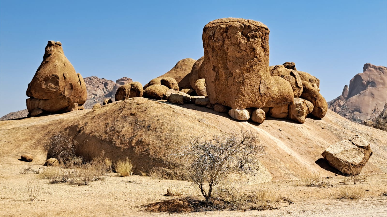 Erongo Mountains. Rock formations sculpted by the wind.