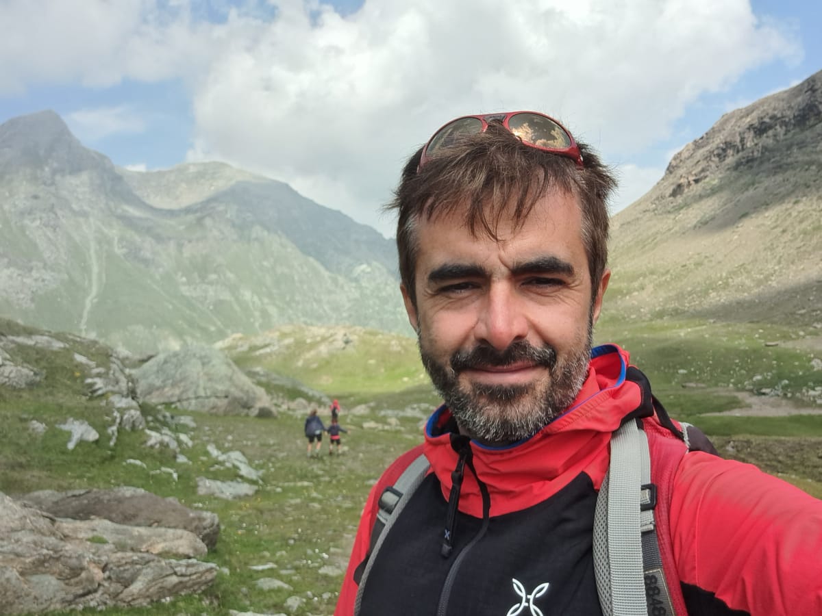 Roberto Iommi hiking in the mountains