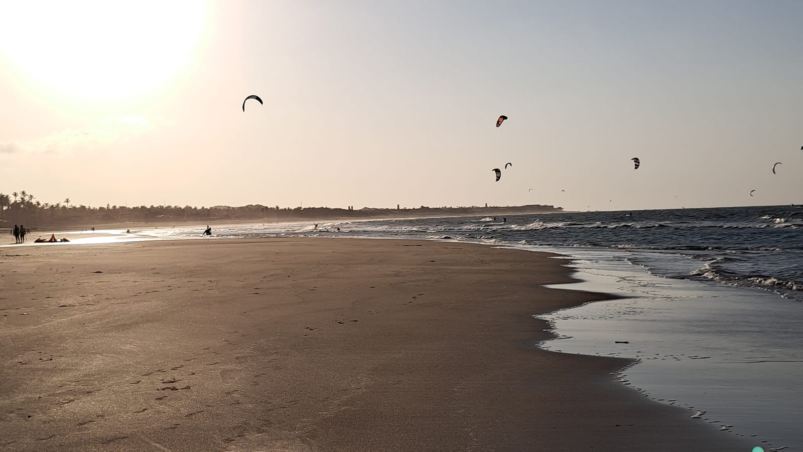 Kitesurfers along the deserted beach toward Guajiru